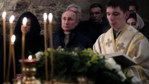 PUTIN STIGAO U HRAM HRISTA SPASITELJA: Ruski predsednik prisustvuje Vaskršnjem bogosluženju